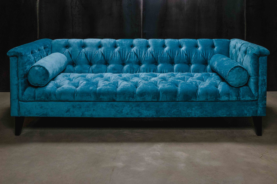 MÖBELLOFT Design Sofa aus Samt in Petrol, Grau oder Schwarz MÖBELLOFT