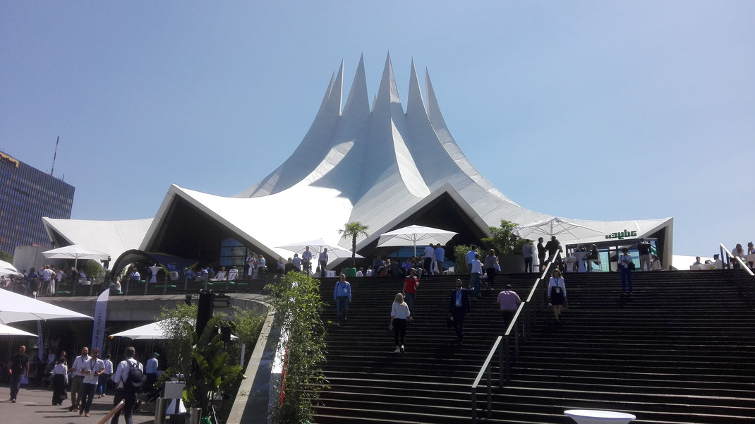 Ästethisch: Die NOAH Conference Berlin findet jährlich im Kreuzberger Konferenzzentrum Tempodrom statt (Foto: JDB MEDIA)