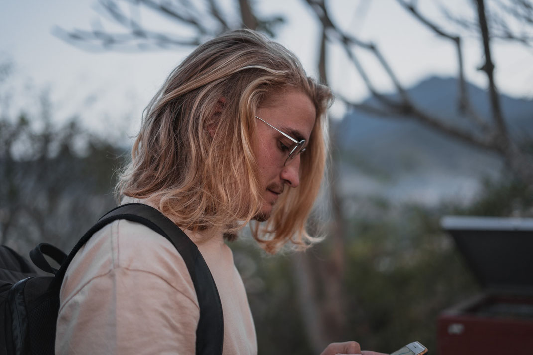 Photo de profil d'un homme blond au mont Phou Si.