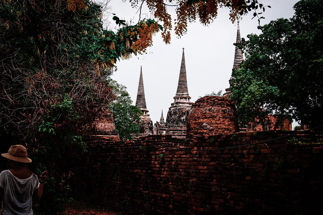 Phra Si Sanphet 寺的三个禅堂（白天）。