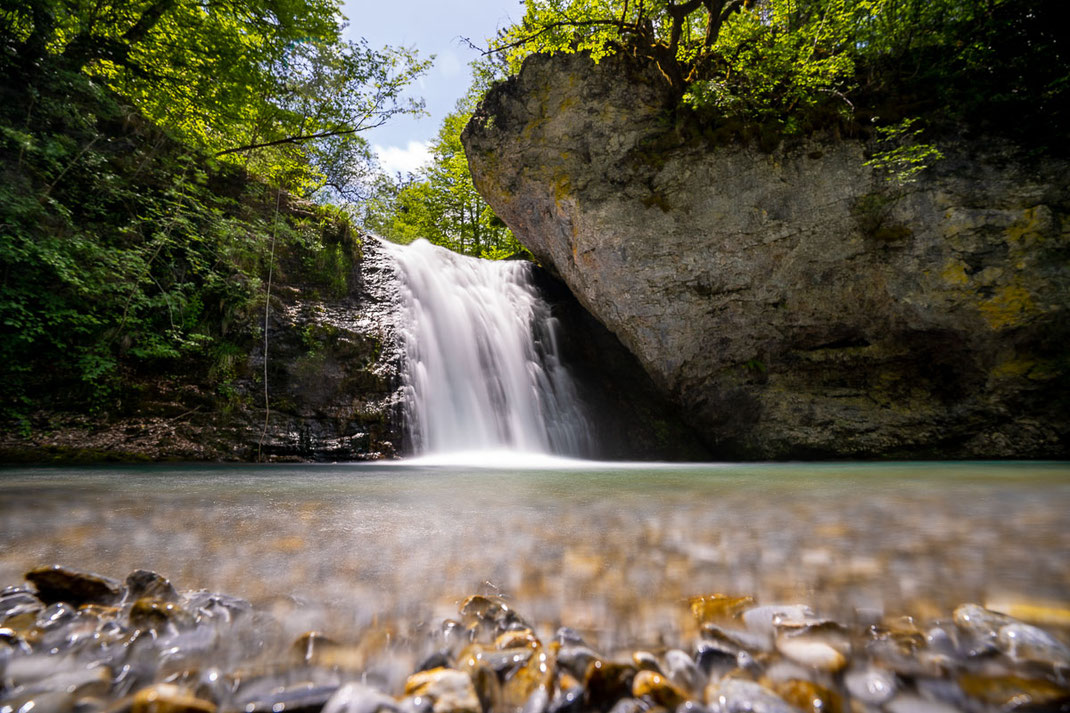 Malerischer Wasserfall in der Enipeas Schlucht am Olymp Nationalpark.