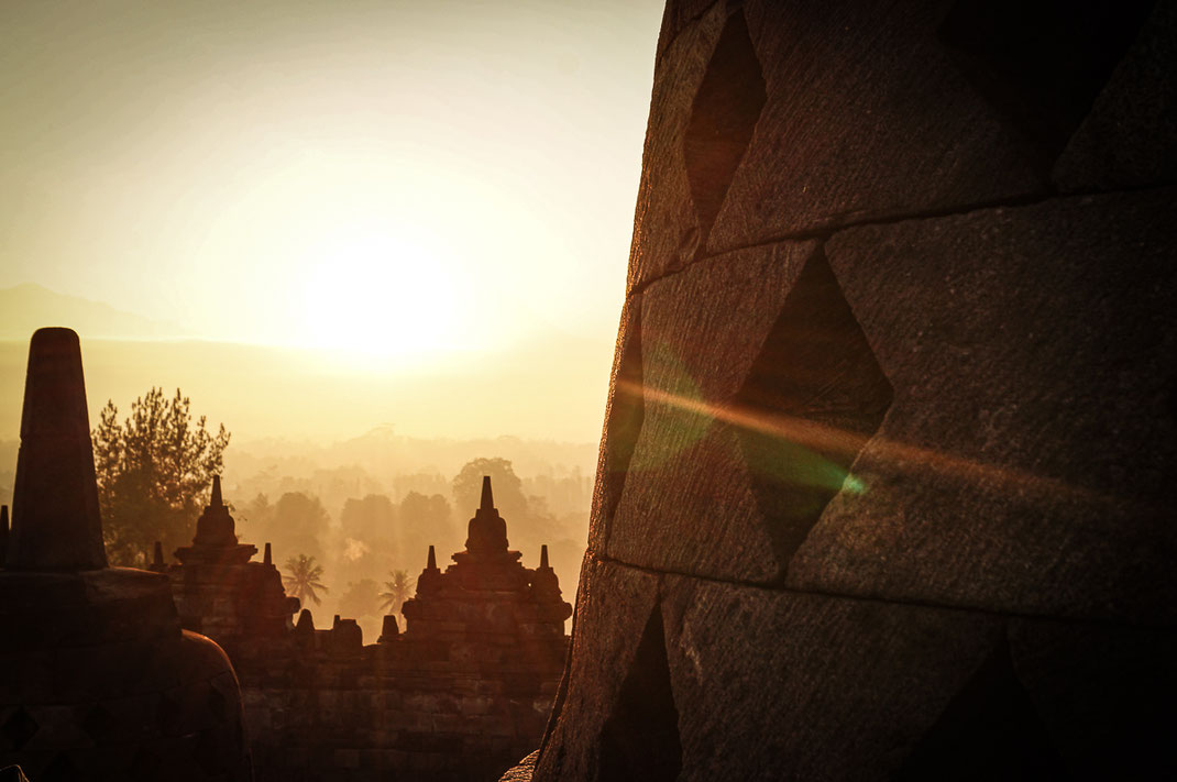 Détail d'un stupa du temple de Borobudur.