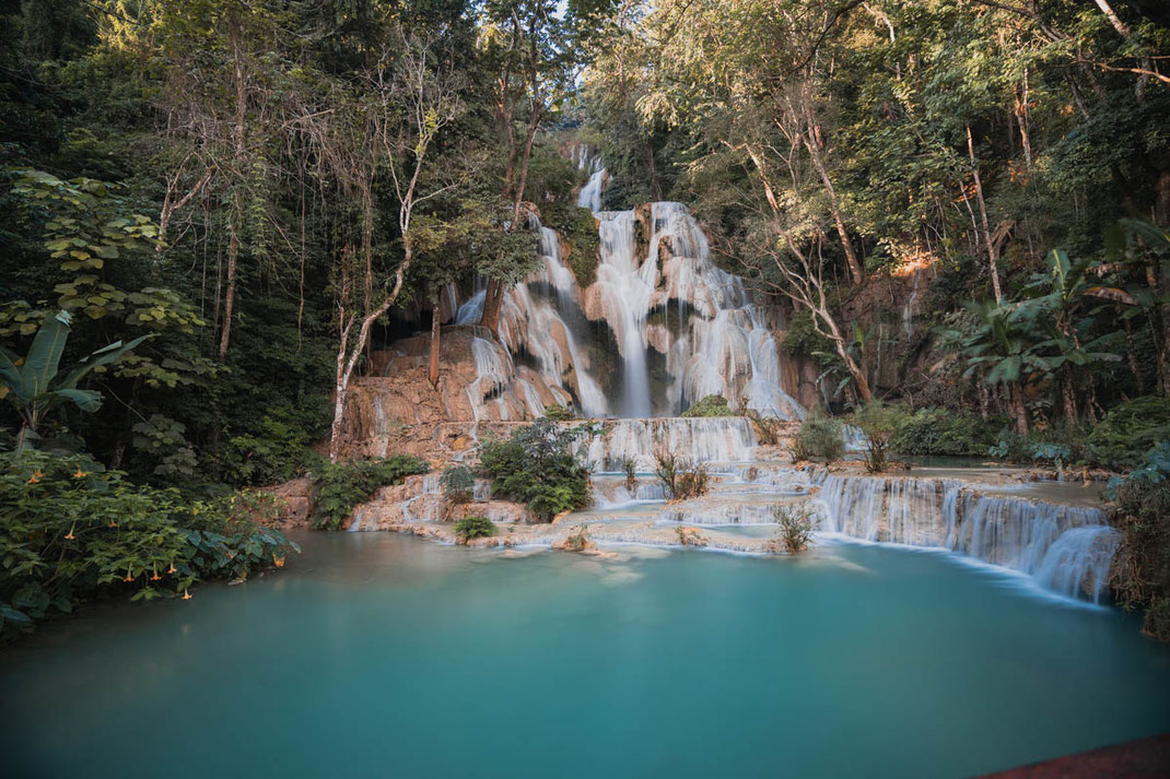 Larga exposición de la cascada Tat Kuang Si en Luang Prabang.