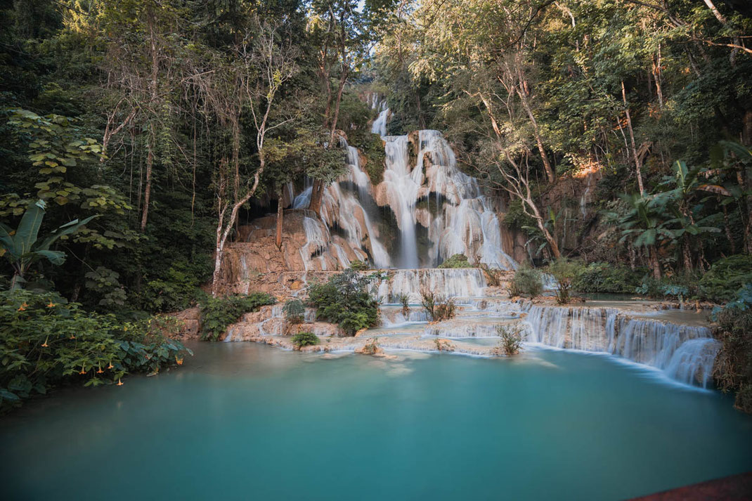 Longue exposition de la cascade Tat Kuang Si à Luang Prabang.