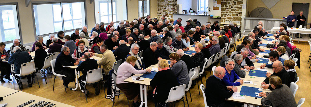 Cinquante huit équipes réunis le vendredi 2 mars dans la salle des fêtes de St Cyr le Gravelais pour notre concours de belote cantonal