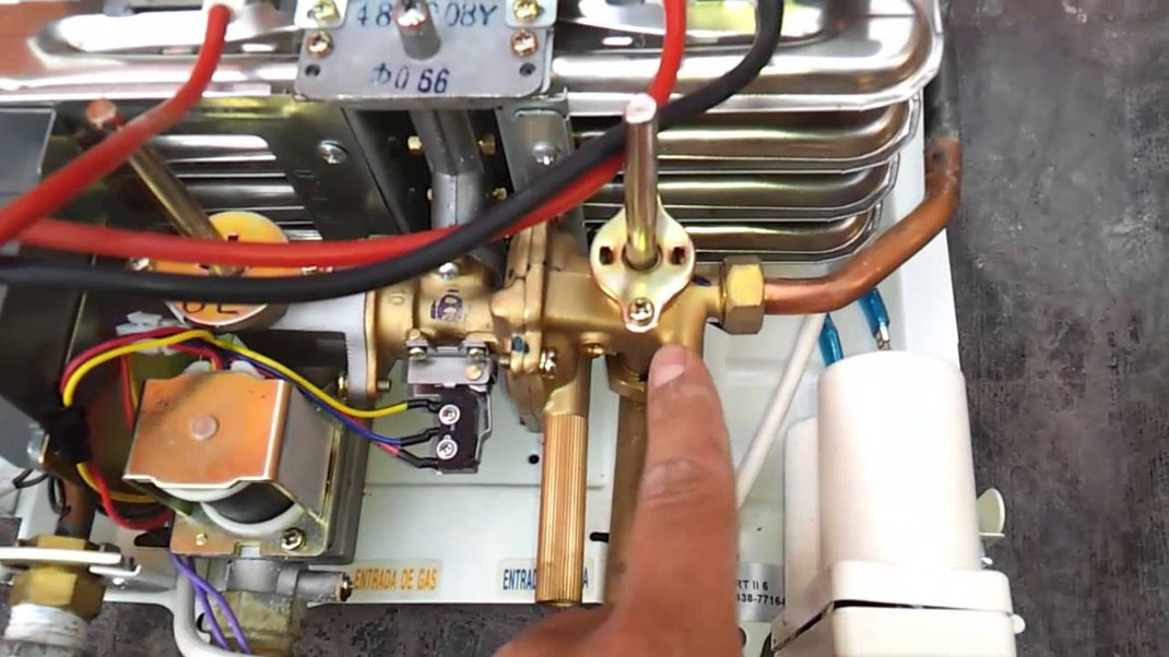 Correcto mantenimiento a boiler de paso