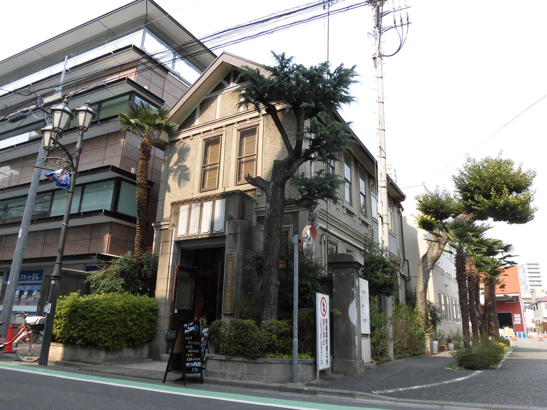 亀の子たわし 本店さん 建築的にも面白い