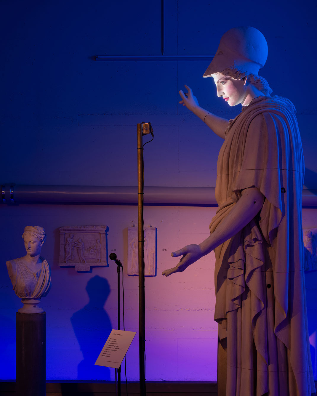 athena-parthenos-pallas-de-velletri-sculpture-grecque-parle-aux-visiteurs-art-video-interactif-reconnaissance-vocale-digitale-statue-parlante
