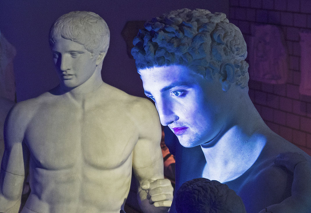 speaking-sculptures-interactive-video-installation-digital-speech-recognition-greek-mythology-hermes-of-olympia