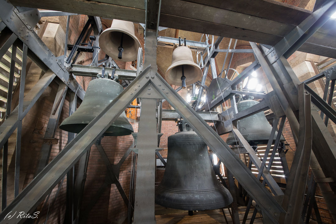 Das fertige 5er Geläut im Nordturm des Bremer St. Petri Doms