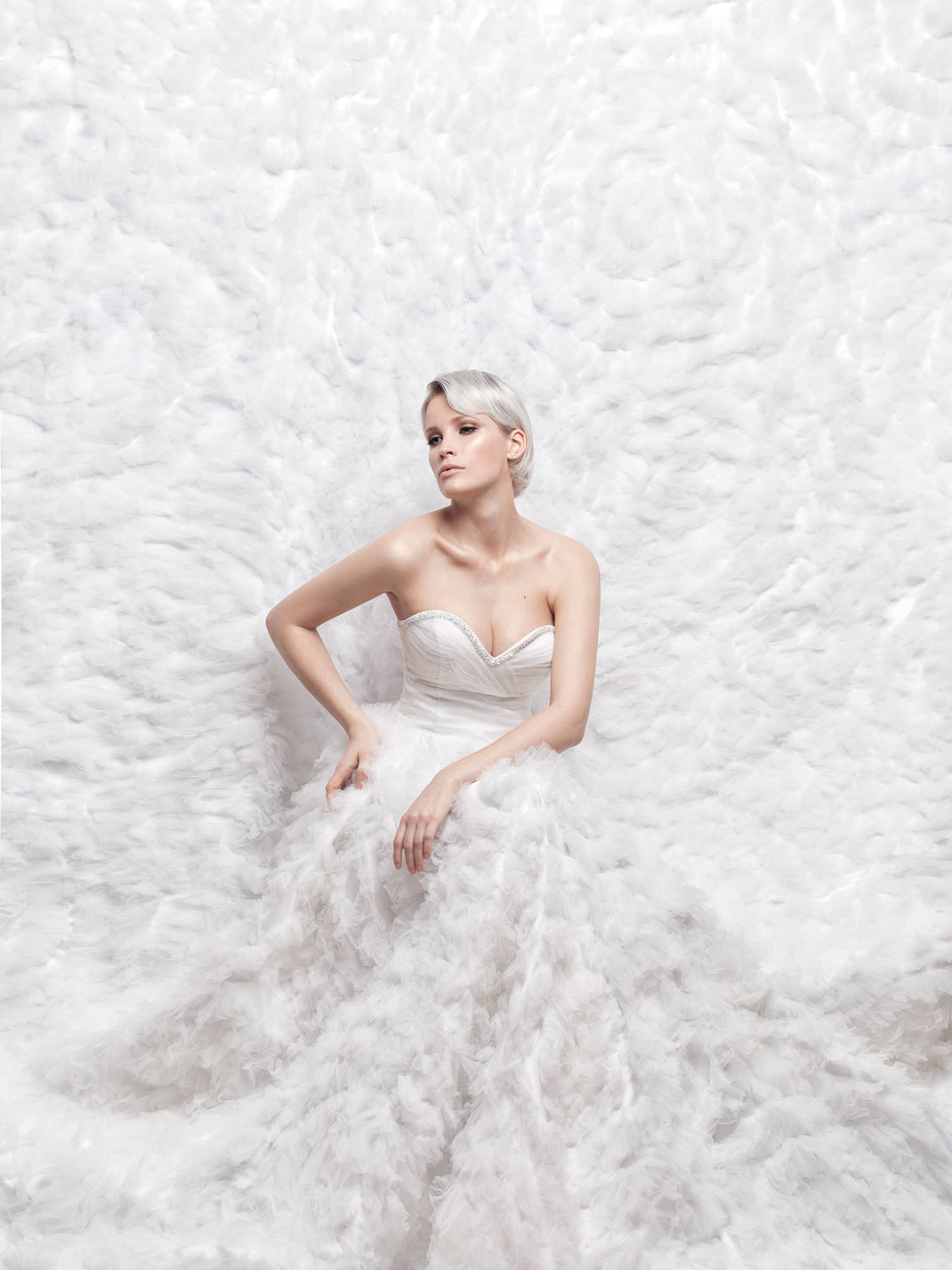 White - Jane - Markus Hertzsch - Model - Girl - Portrait - Bride - Dress - White - Marriage - Pose - Elegant - Fashion