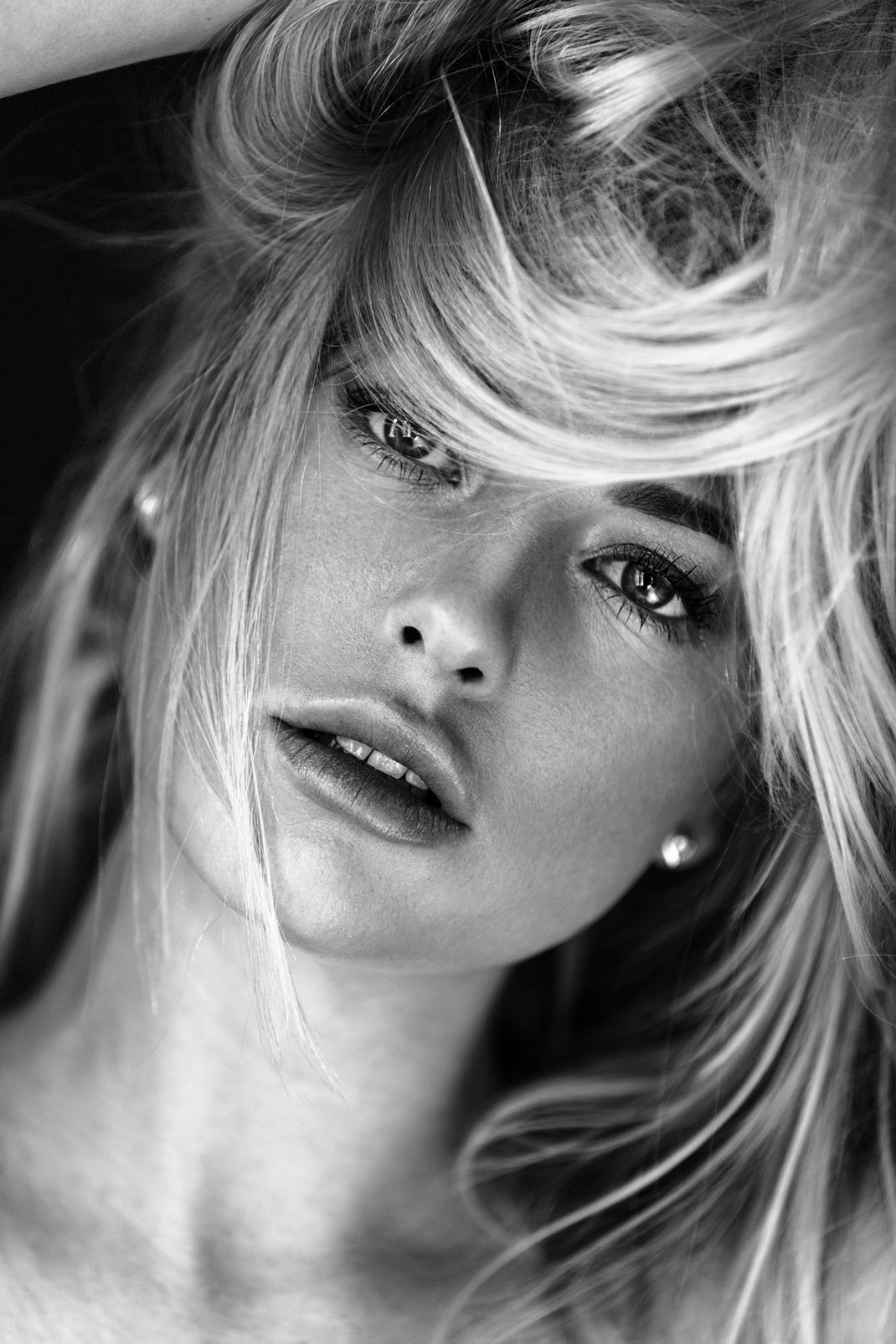 Portrait - Markus Hertzsch - B&W - Girl - Model - Bildlook - Face - Pose - Art - Hair - Eyes - Saskia