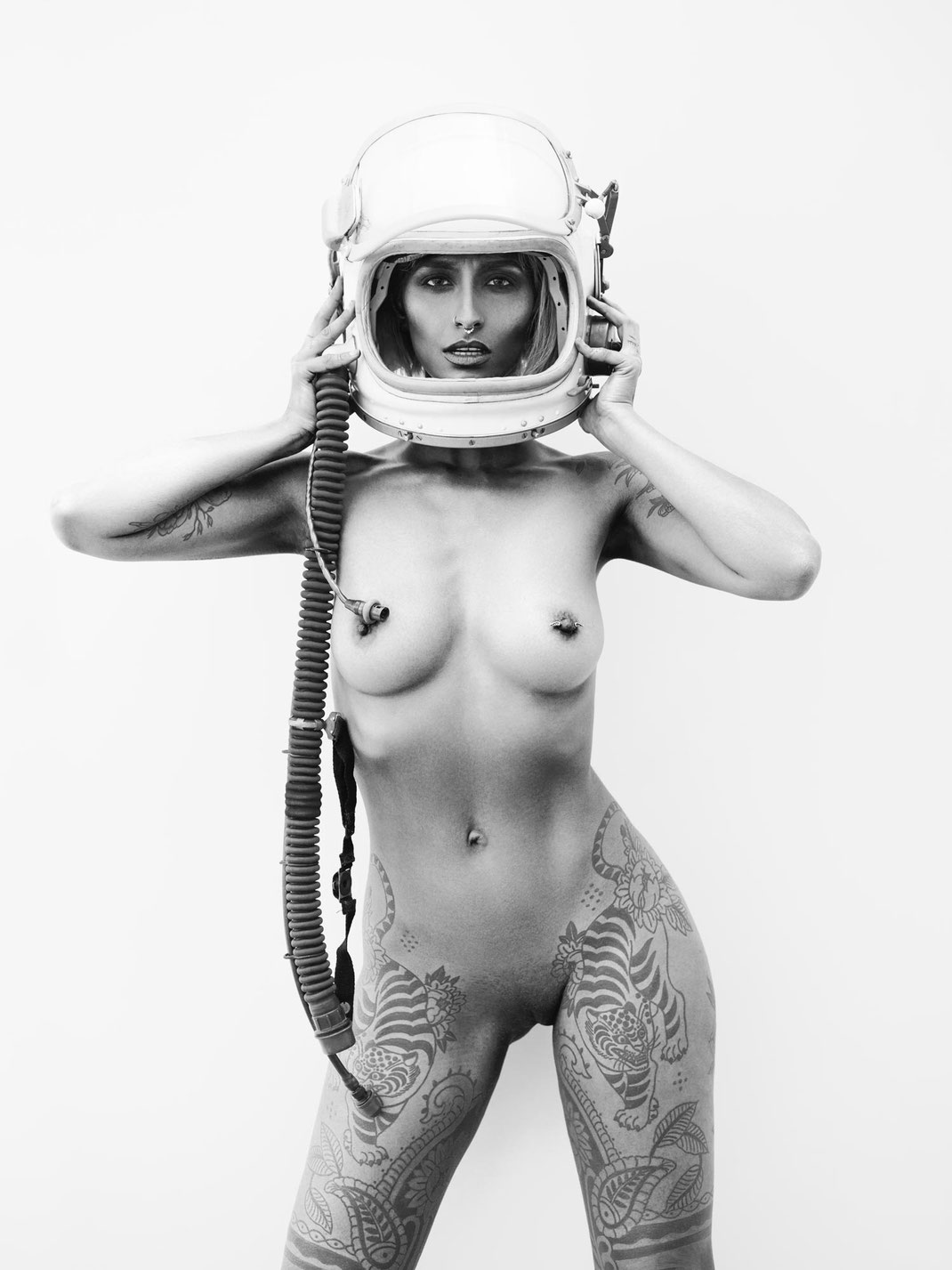 Helmet - Florence - Markus Hertzsch - Art - Model - Helmet - Tattoo - Body - Portrait - Nude - Grading - Look