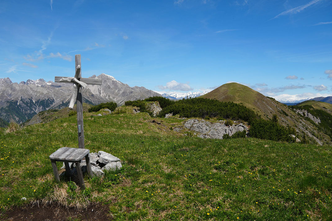 Gipfel mit dem Schatzbichl (rechts) und den Lienzer Dolomiten (links)