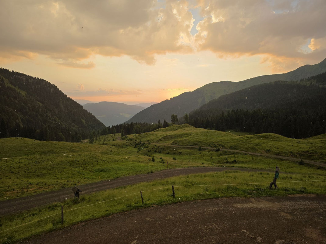 Morgendlicher Regen auf der Straniger Alm