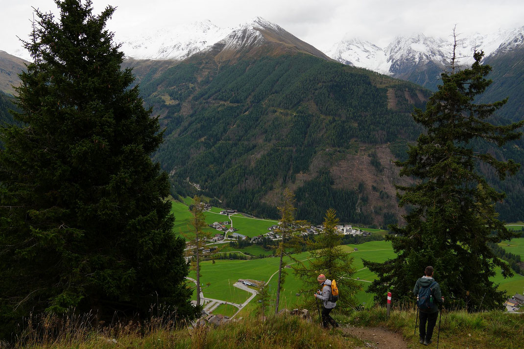 Abstieg mit Tiefblick nach Kals