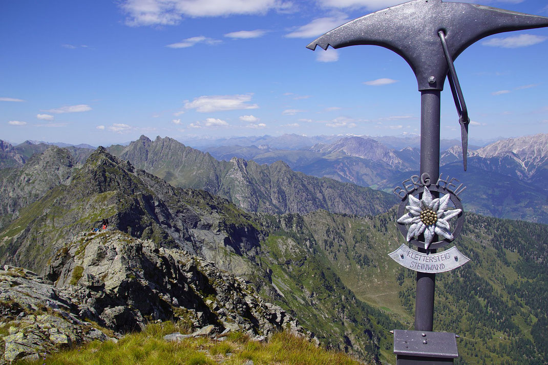 Gipfel der Steinwand, links der grün-graue Gupf ist der Edigon