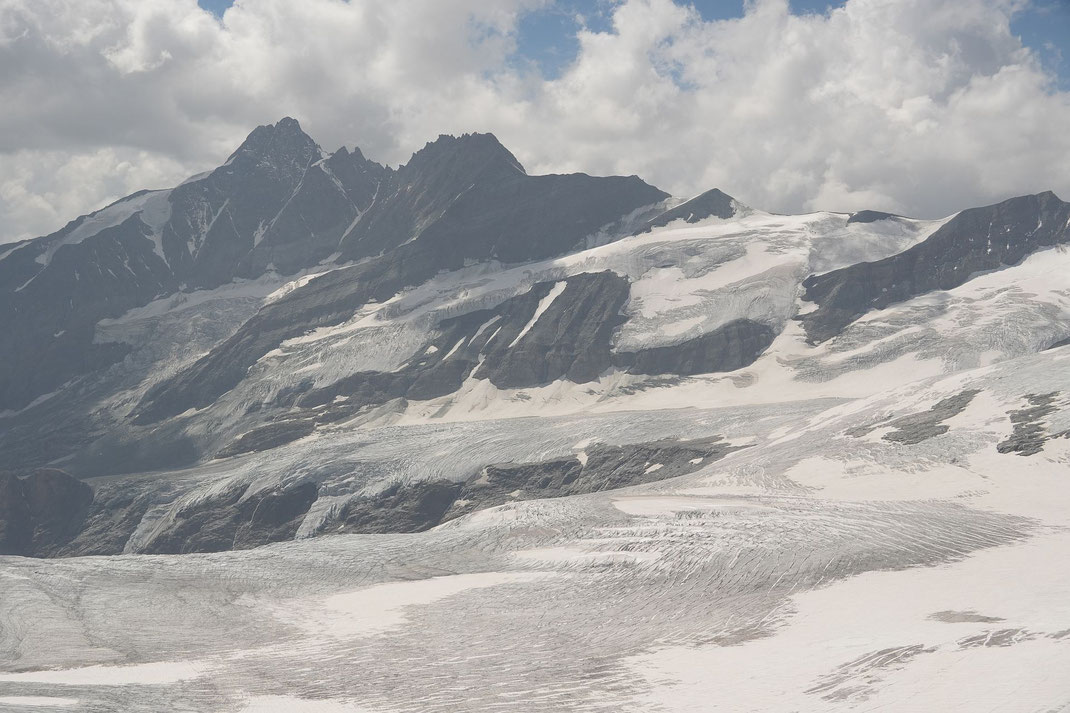 Die Gletscherwelt rund um den Großglockner breitet sich vor einem aus