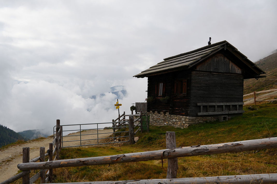 Bei dieser Hütte zweigt der Steig zum Faschaunereck ab