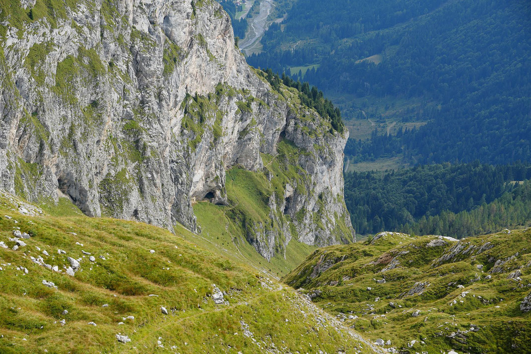 Schon weiter unten mit Blick zur Querung, welche zum Durchschlupf leitet