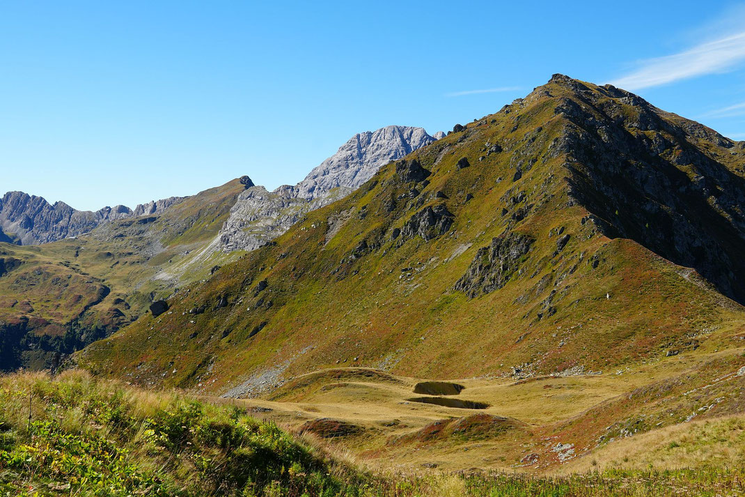 Der Weiterweg zum Hochegg verläuft über den schönen Grat