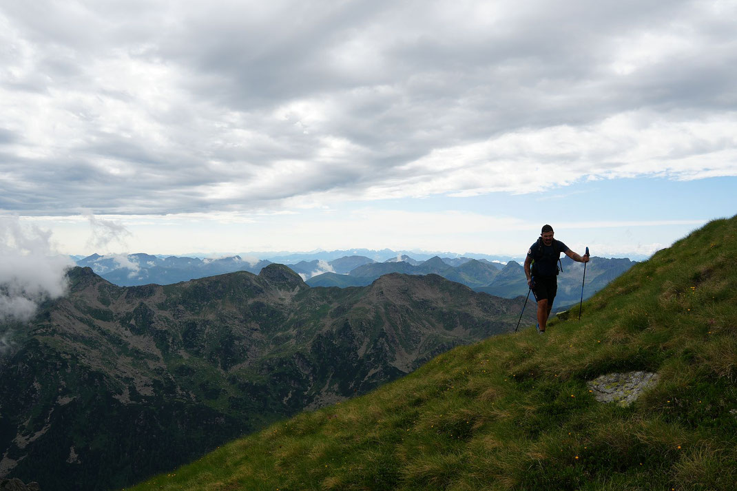 Schon am Rücken hinauf zum Gipfel