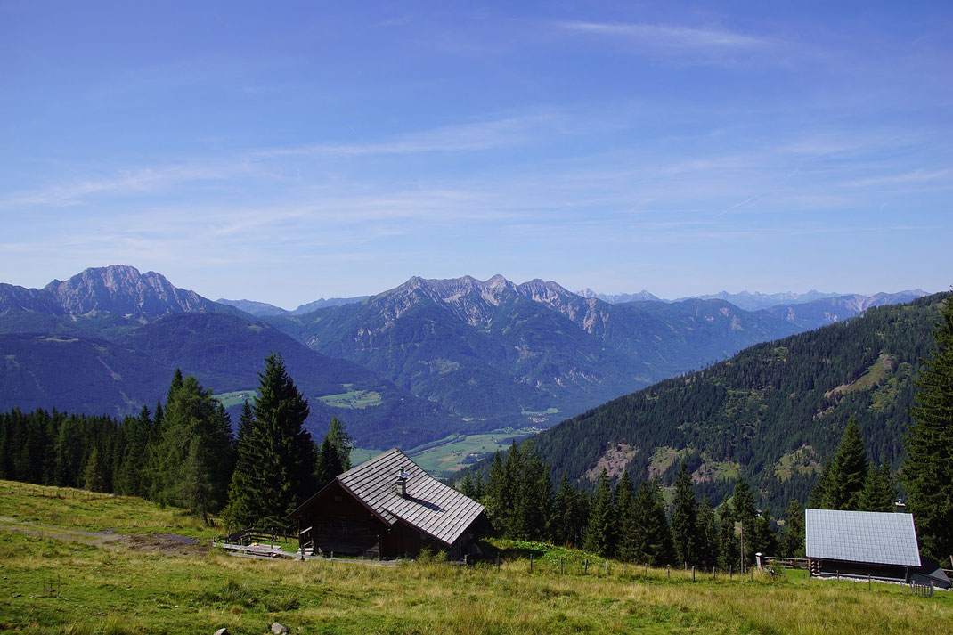 Traumhafter Blick zu Reißkofel (links) und Jauken (Bildmitte)