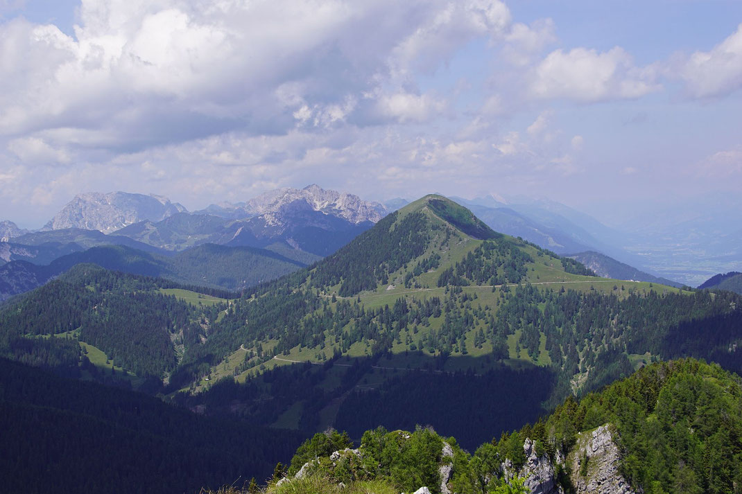 Blick vom Starhand nach Westen; rechts der Bildmitte der Poludnig, links Gartnerkofel und Rosskofel