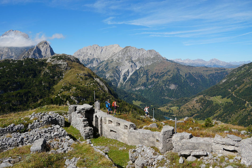Am Freikofel mit dem Blick zurück (rechts der Bildmitte ist klein der Grünsee zu erkennen)
