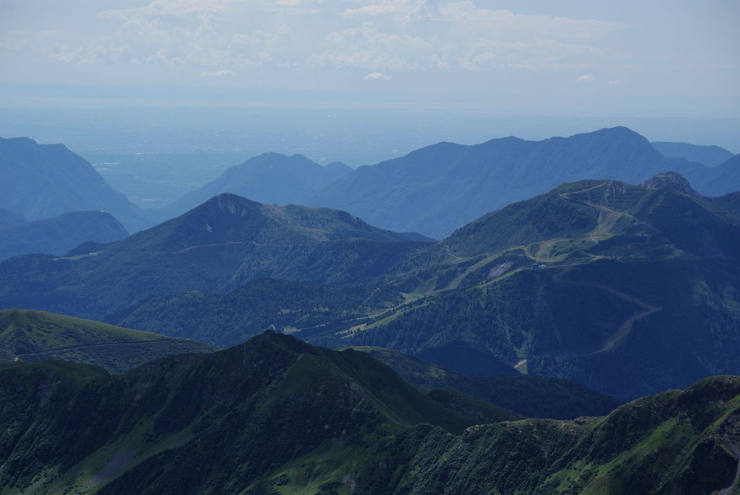 Im Süden reicht der Blick bis zum Meer