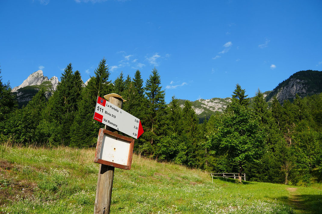 Start direkt an der Straße in Cave del Predil