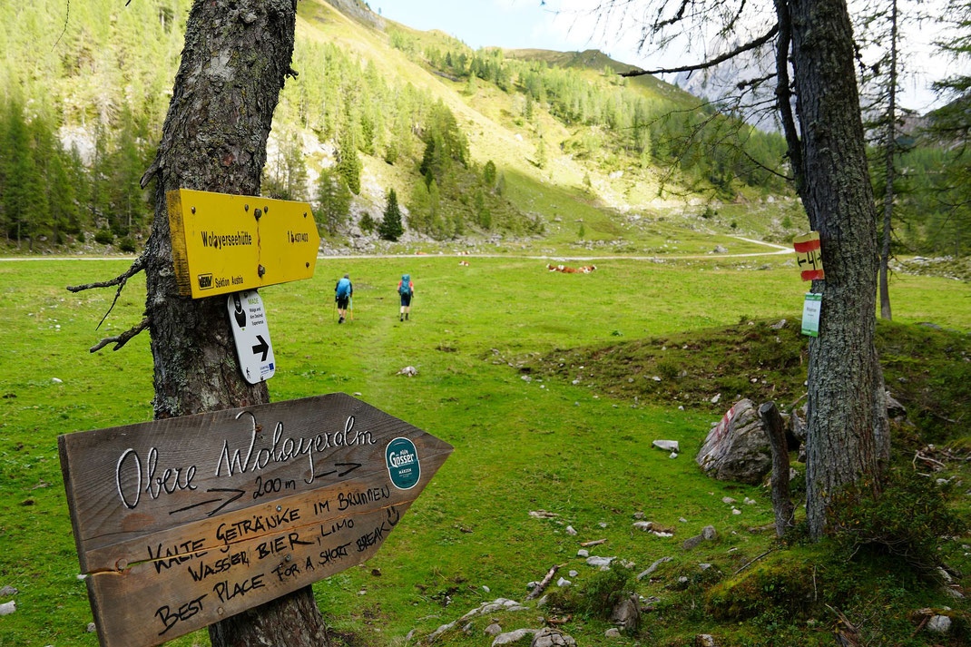 Wegweiser bei der Wolayeralm