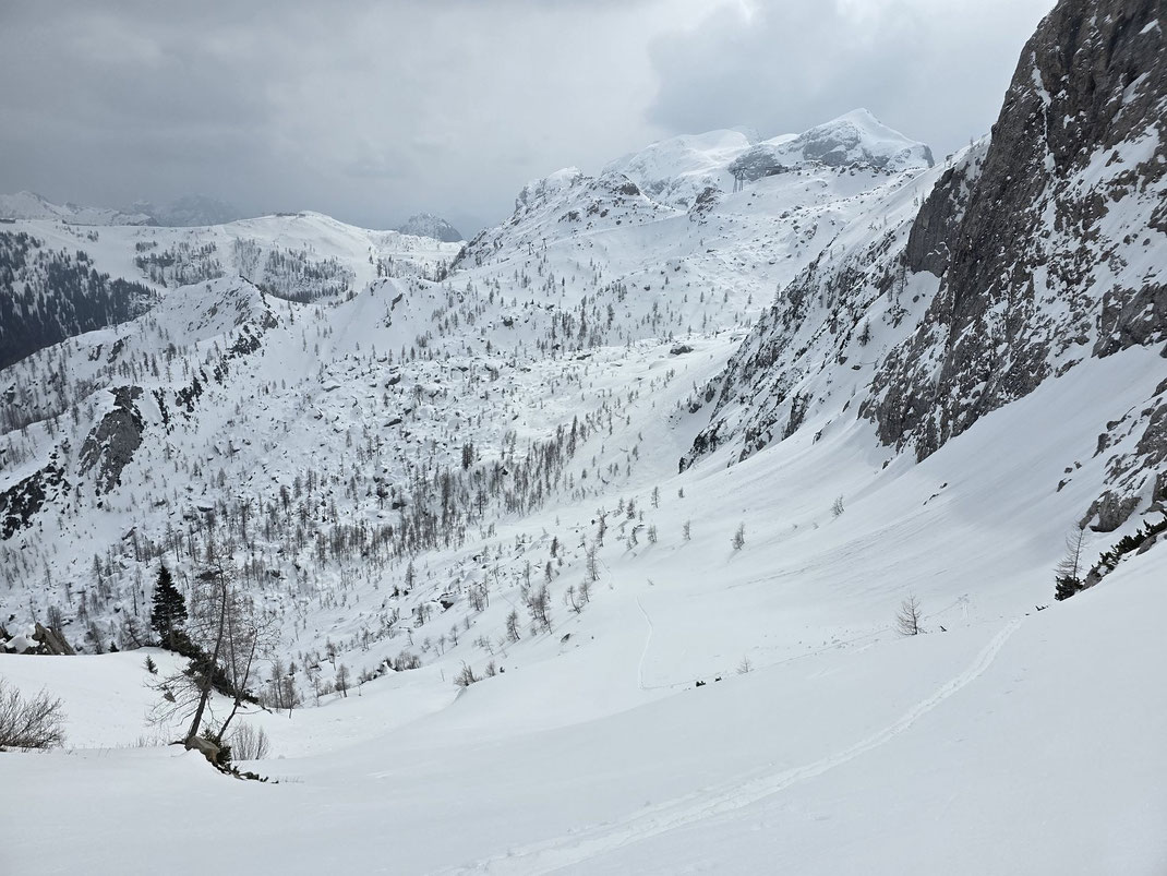 Blick vom Großen Sattel zurück zur Troghöhe (rechts, eher unscheinbar)