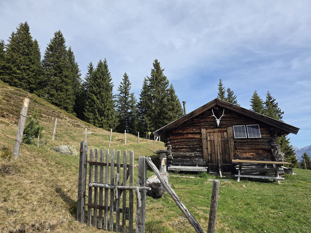Almhütte im oberen Bereich der Gstallneralm, hier verläuft der Saalacher Höhenweg