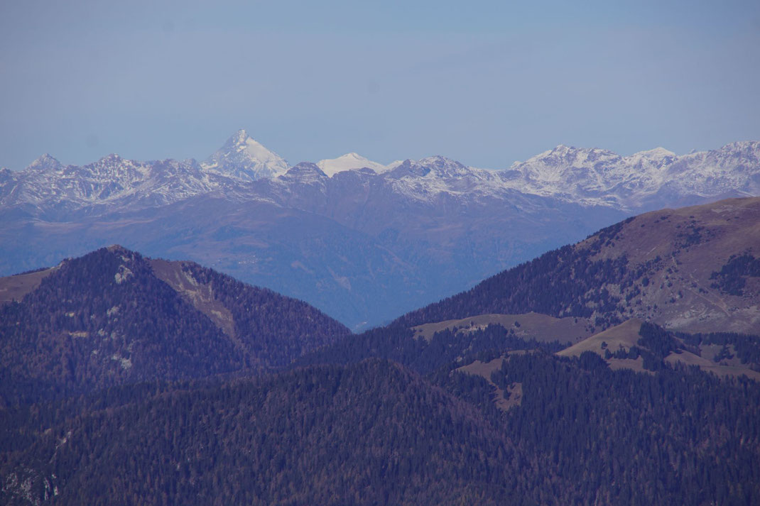 Im Nordwesten zeigt sich der Glockner