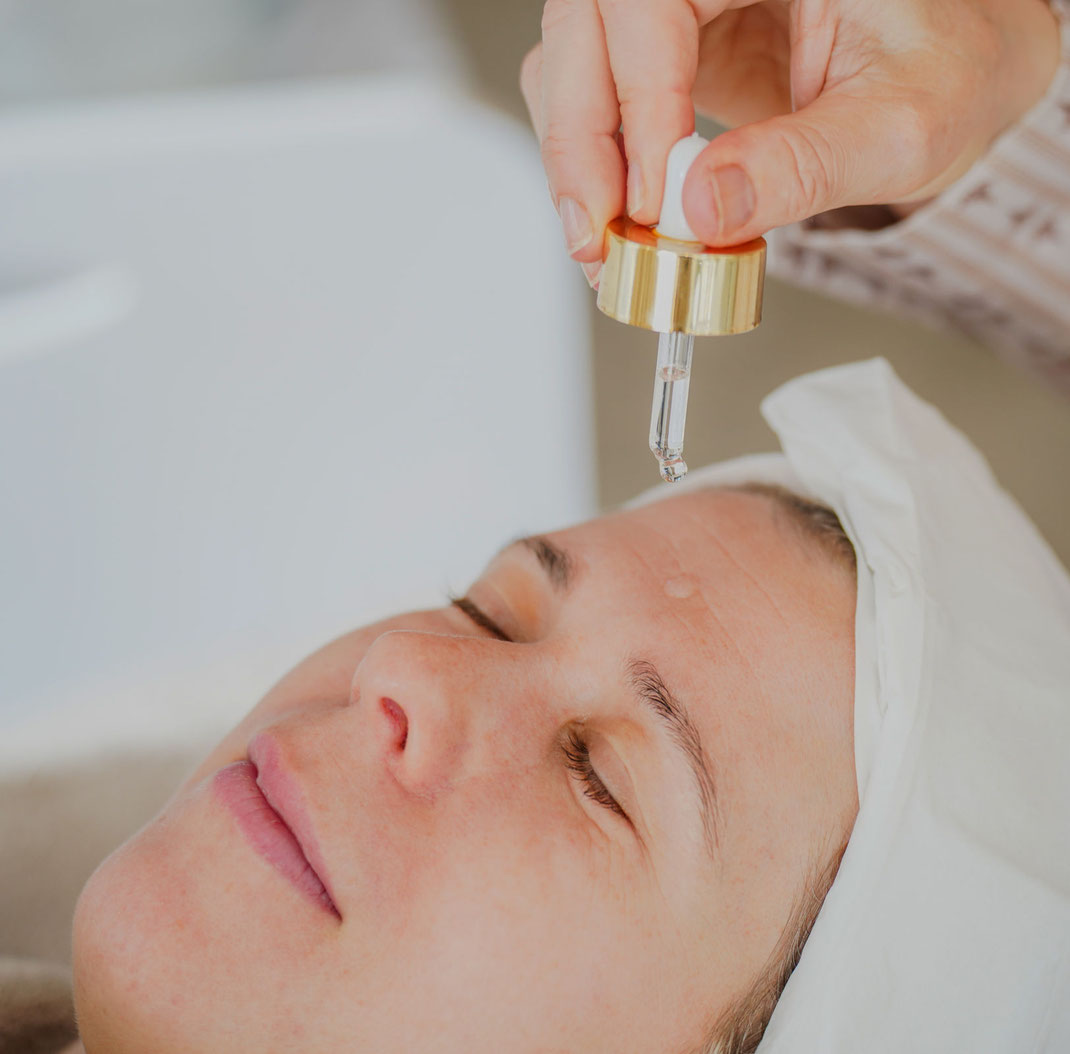 Premium Spa Behandlung mit alpinen Wirkstoffen und Hyaluron
