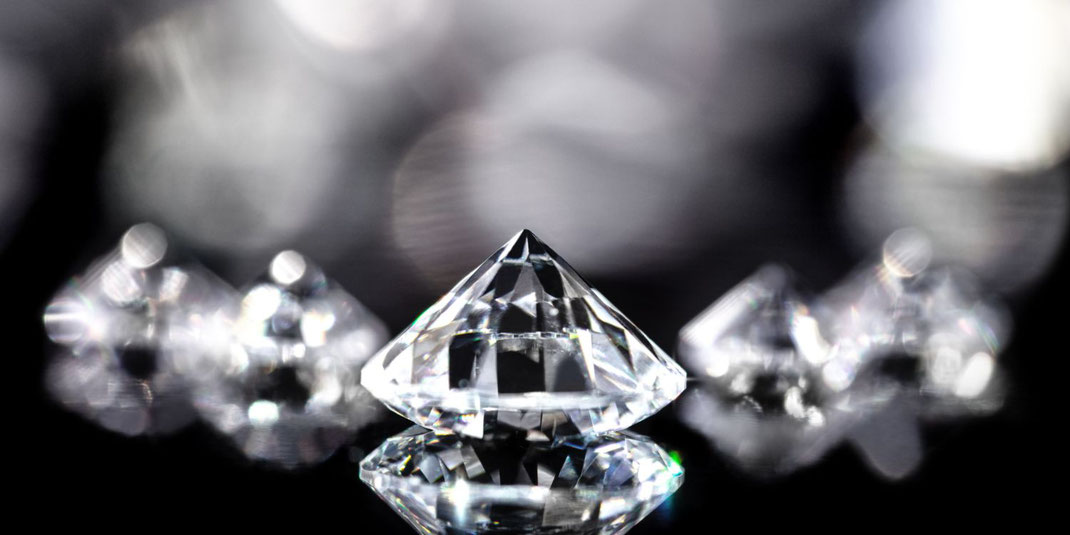  Labordiamanten, kultivierte Diamanten, synthetische Diamanten oder auch künstliche Diamanten sind echte Diamanten. Man kann sie mit bloßem Auge nicht non natürlichen Diamanten unterscheiden.