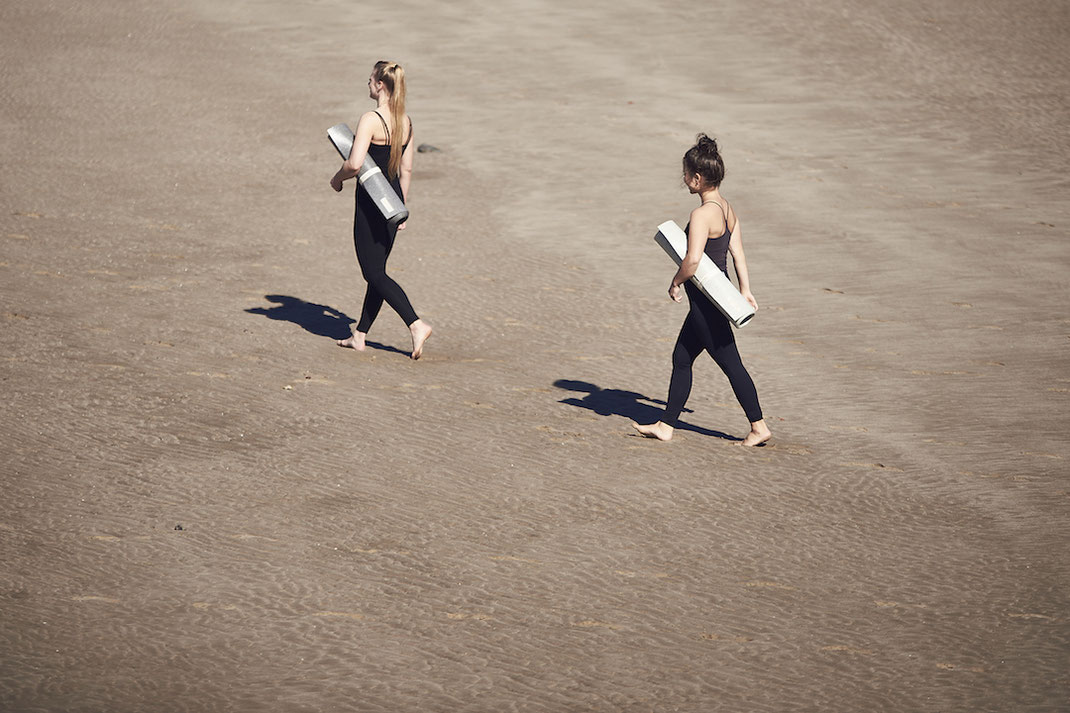 A circular yoga mat only becomes fully closed-looped if you return ist.