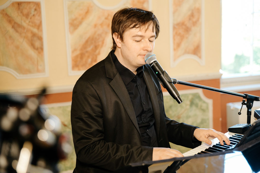 Pianist und Sänger für die kirchliche Trauung in Ihrer Region