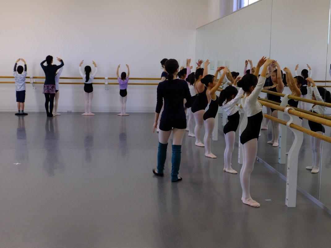 バレエ指導助手