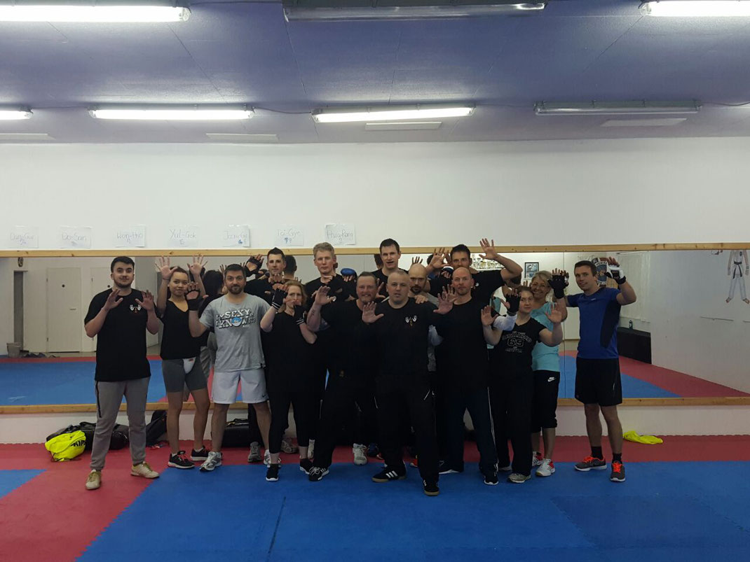 Kickboxen Boxen Selbstverteidigung Kickboxen Kampfsportclub KSC Bürrig Leverkusen Fitnessboxen Betriebssport 