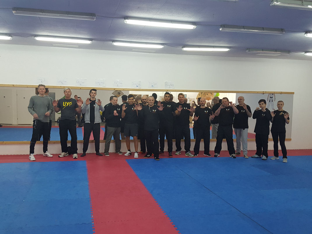 Kickboxen Boxen Selbstverteidigung Kickboxen Kampfsportclub KSC Bürrig Leverkusen Fitnessboxen Betriebssport Messerseminar