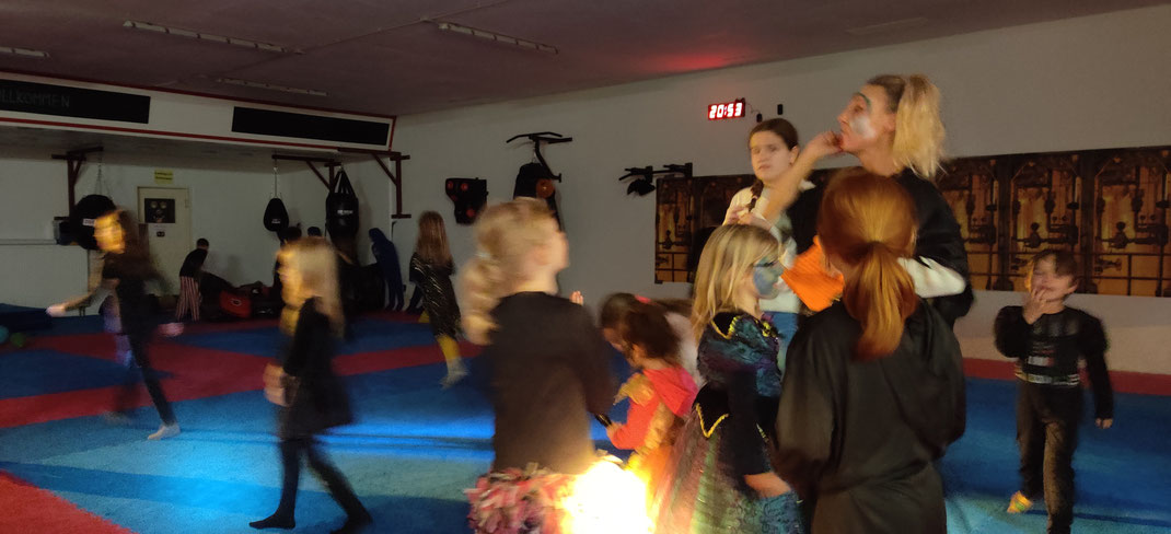 Kickboxen Boxen Selbstverteidigung Kickboxen Kampfsportclub KSC Bürrig Leverkusen Fitnessboxen Betriebssport Kindersport