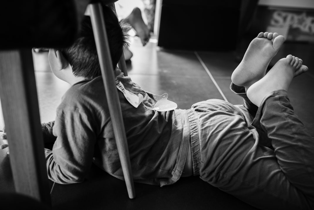 sous la table
