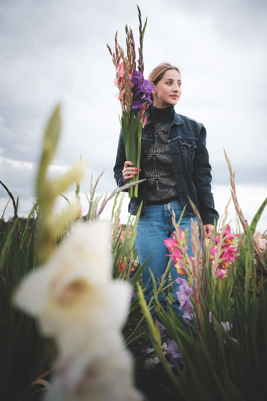 Fotoshooting im Blumenfeld - München by Sebastian Pintea