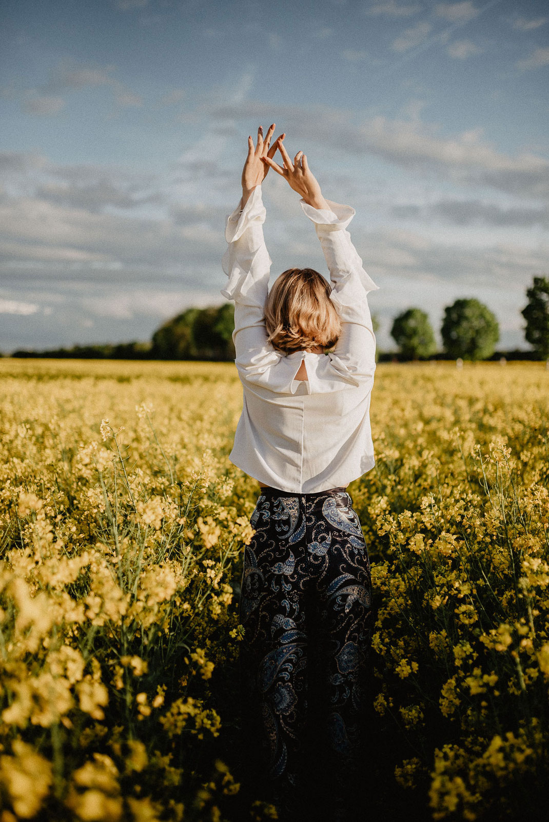 Fotoshooting im Rapsfeld - München by Sebastian Pintea