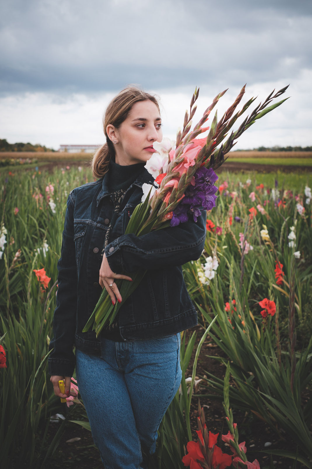 Fotoshooting im Blumenfeld - München by Sebastian Pintea