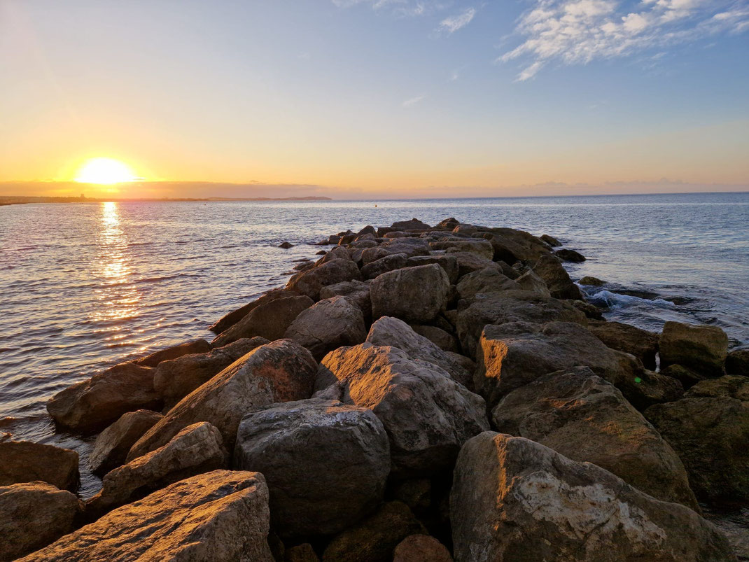 Sonnenaufgang am Meer 