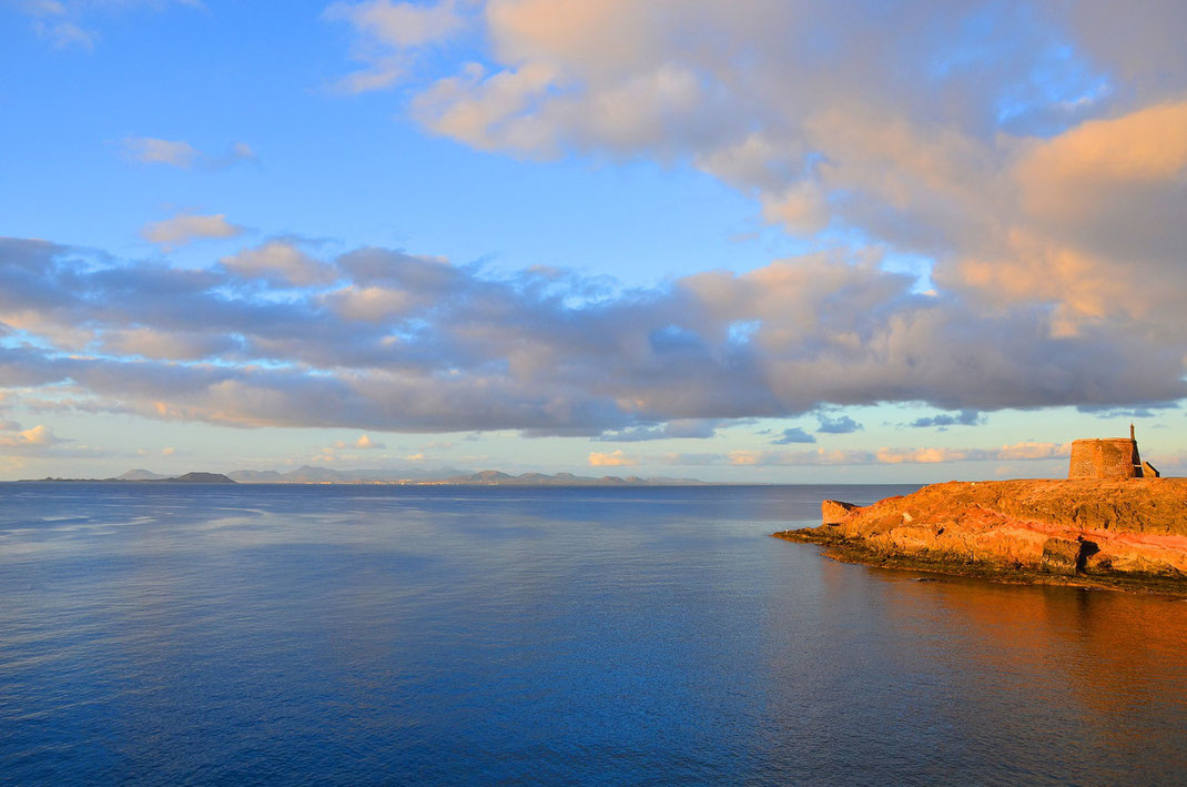 Playa Blanca, Frühmorgenstimmung am Castillo de las Coloradas