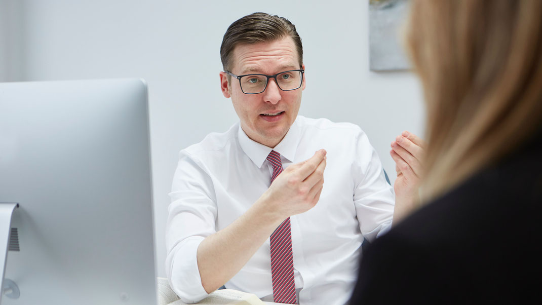 Fachanwalt Michael Graf hilft Patienten bei Fragen zu Corona und Covid-19.
